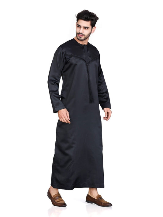 Men stylish omani thobe made from lightweight vietnam fabric with zip closure - L 56